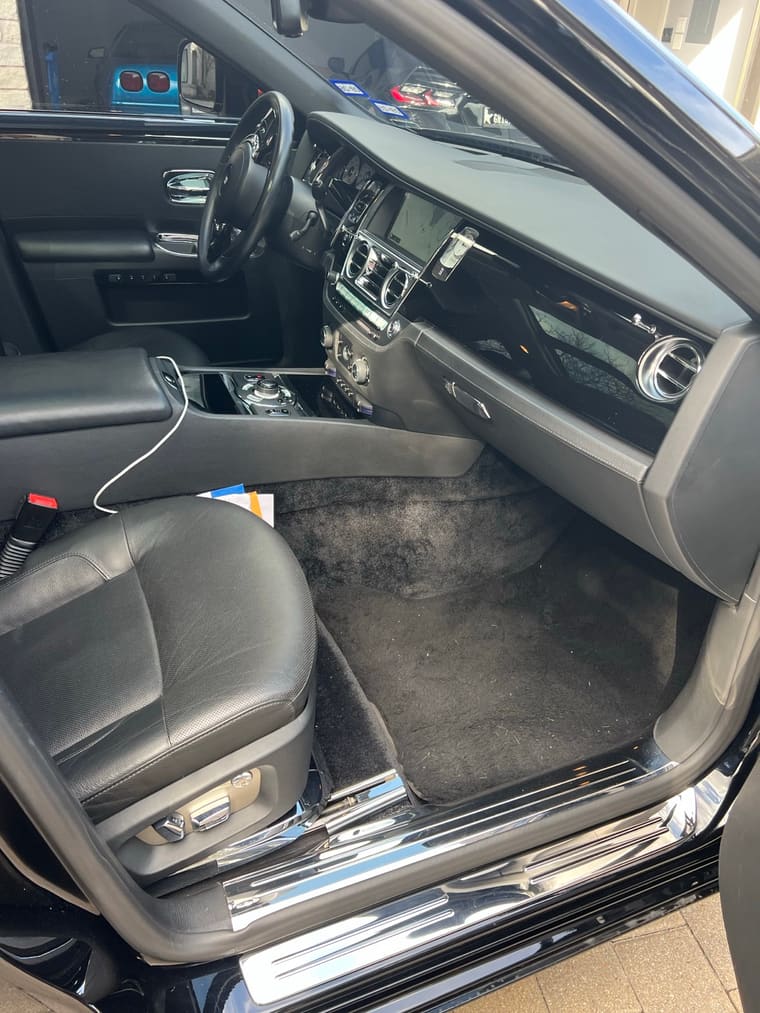 Rolls-Royce — interior, before and after by TRZ Shine & Detail in Serene Hills, Bee Cave, TX (photo 3 of 3)